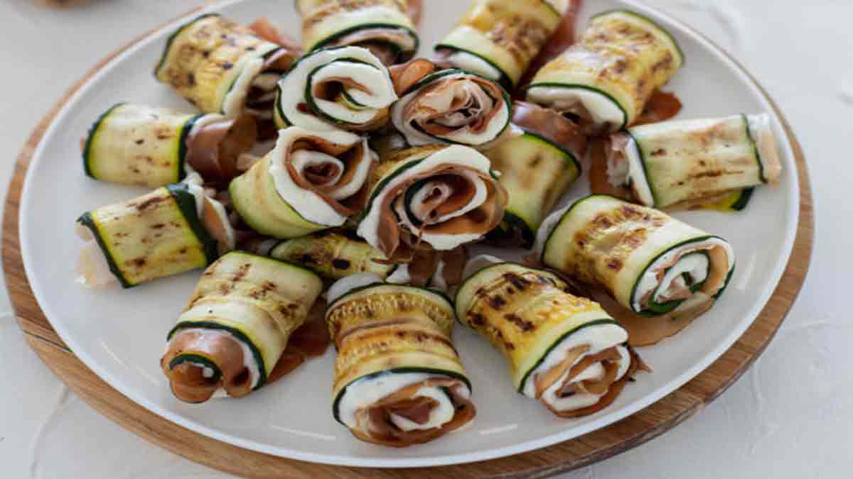 Rouleaux de courgettes grillées au jambon et Saint-Moret