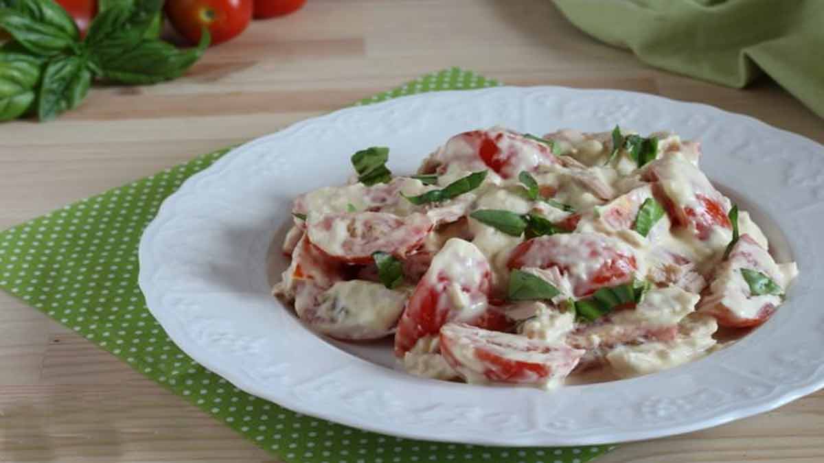 salade de tomates à la sauce au thon