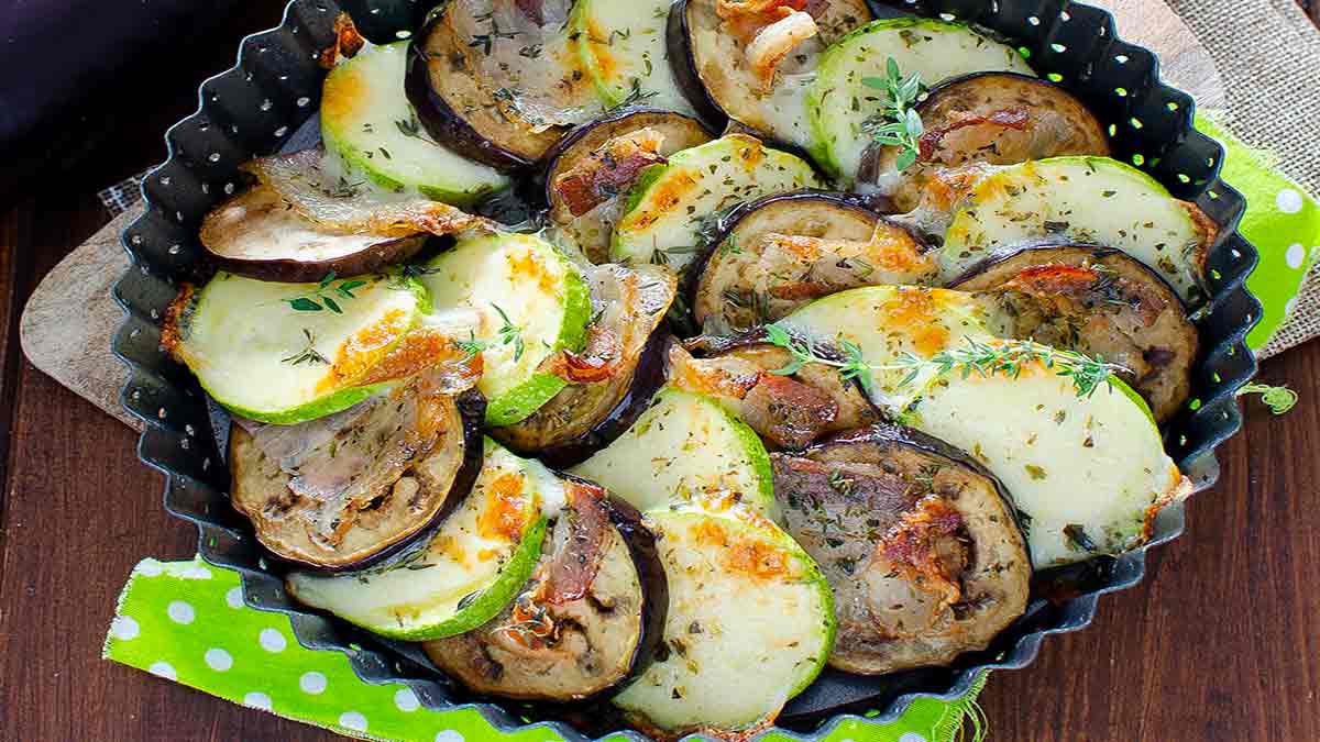 assiette de légumes-bacon aux herbes