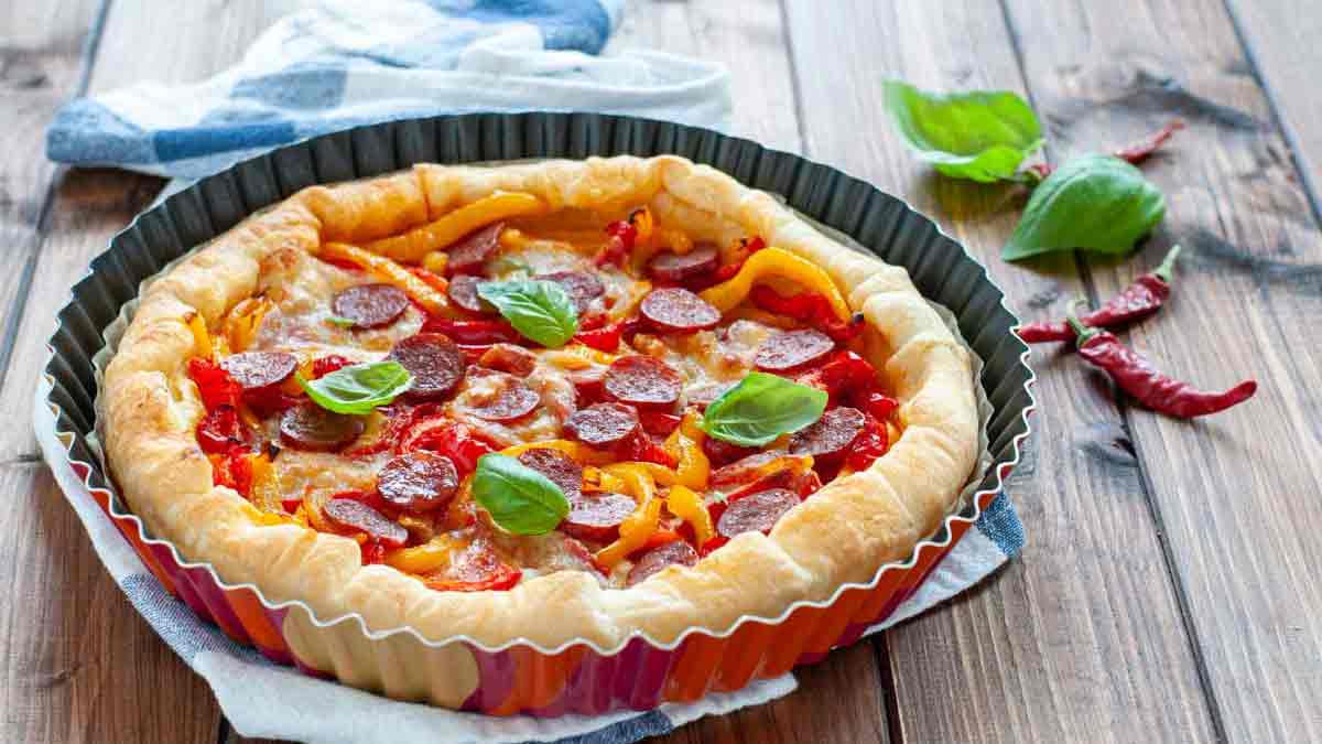 tarte garnie de poivrons-salami