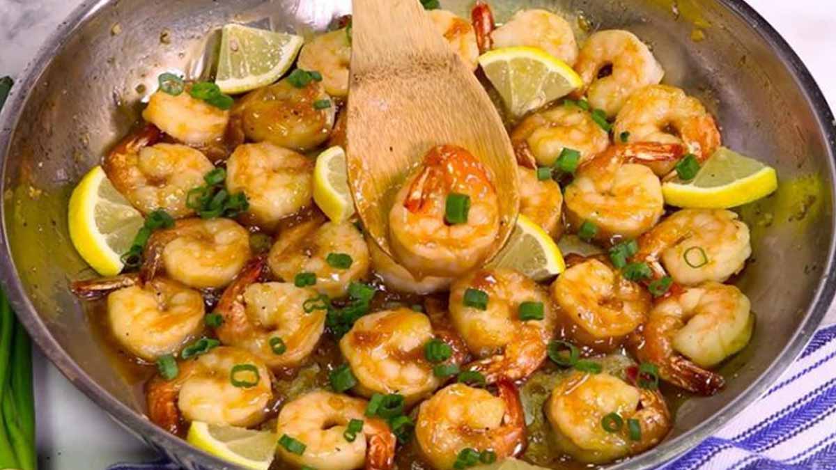 crevettes caramélisées au miel et ail