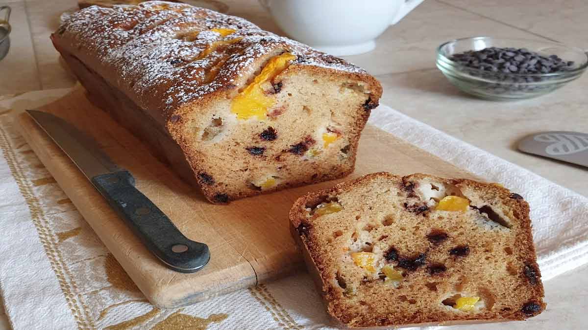 cake aux pêches et pépites de chocolat