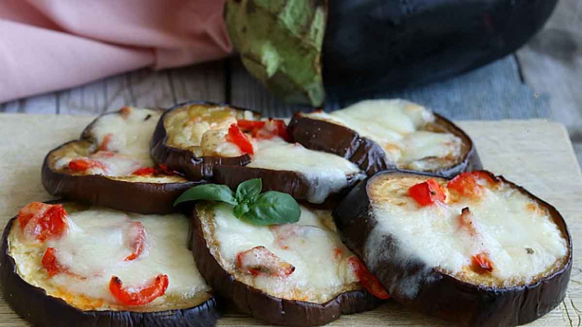 aubergines et mozzarella en pizza