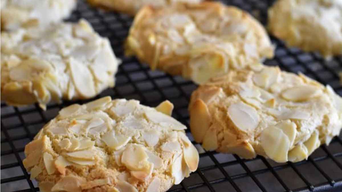 Macarons aux amandes effilées