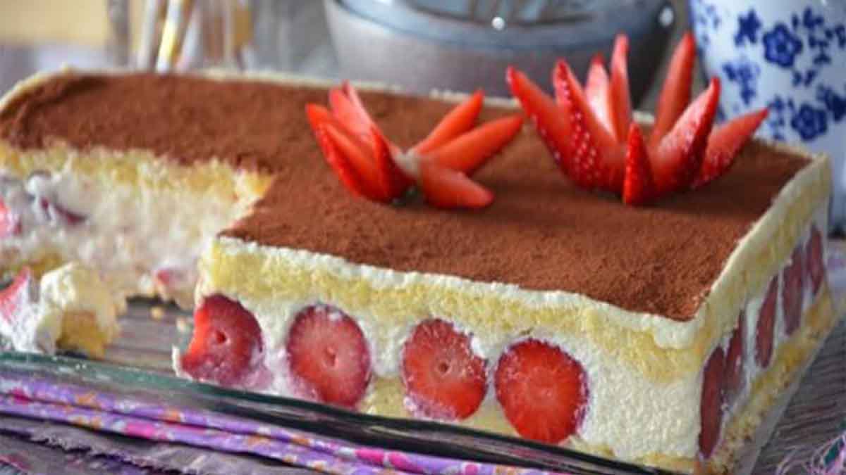 Succulent gâteau tiramisu aux fraises