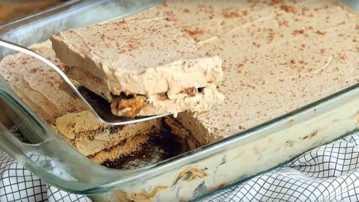 gâteau de biscuits crémeux sans cuisson au café