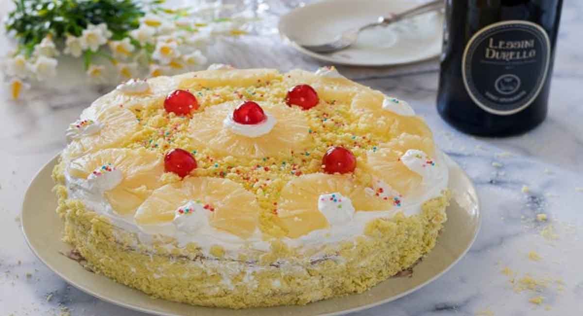 Gâteau à l'ananas et à la crème pâtissière