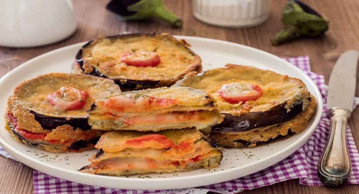 Mini-pizzas d'aubergines à la mozzarella et à la tomate