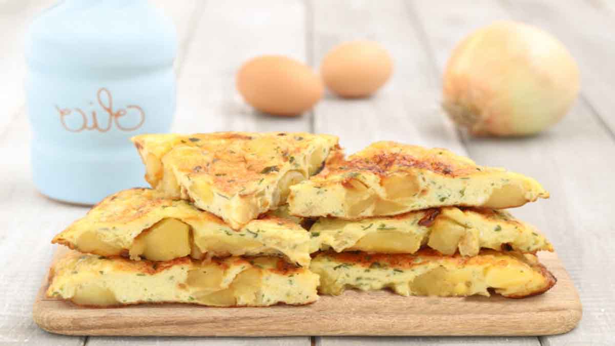 Omelette aux pommes de terre et oignon