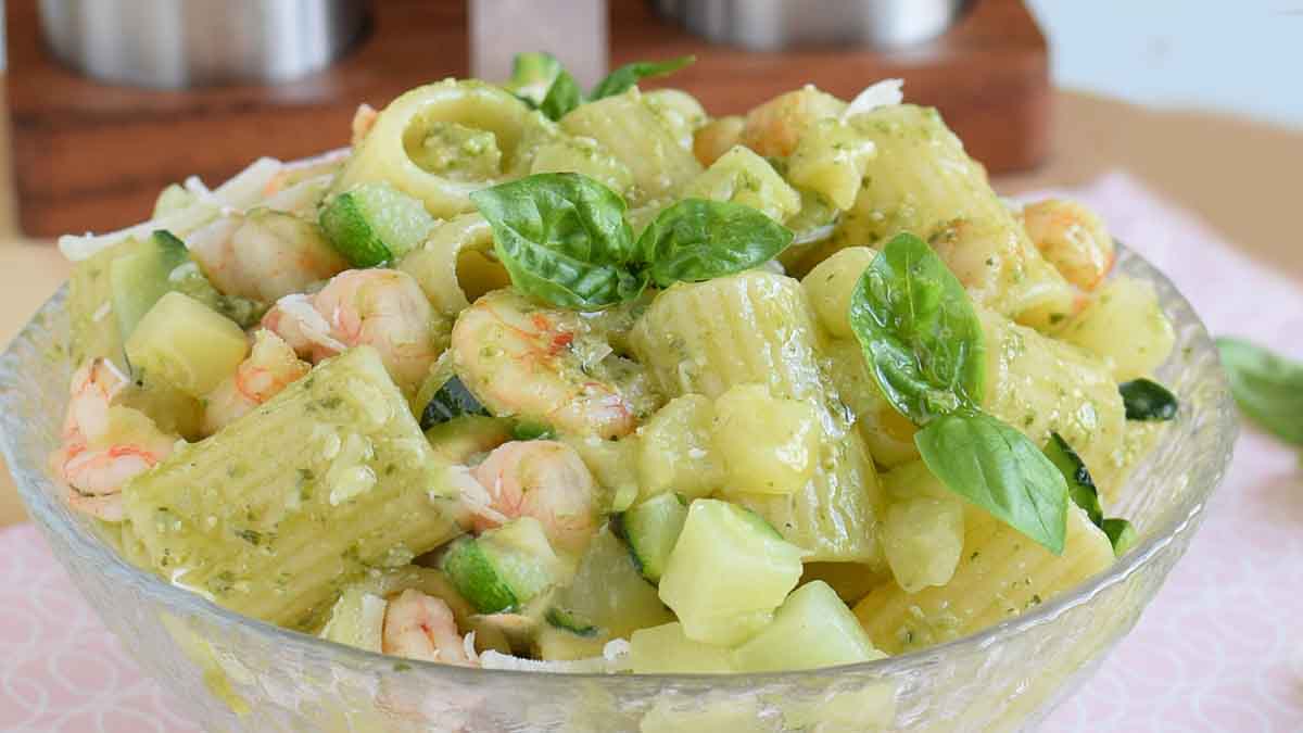 Salade de pâtes aux courgettes et crevettes