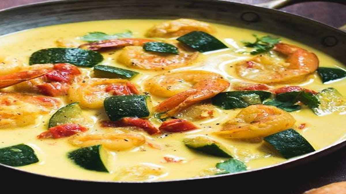 Curry de courgettes et de crevettes au lait de coco