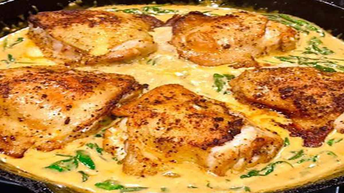 Poulet et épinards dans une sauce crémeuse au paprika