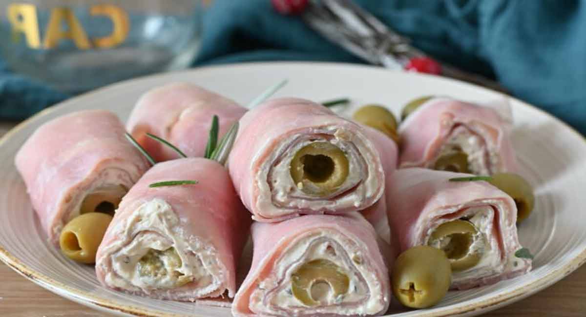 Rouleaux de jambon et de la mousse aux olives