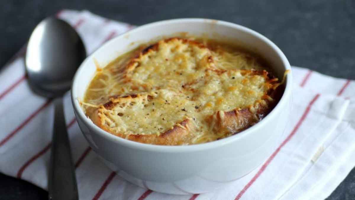 Soupe à l’oignon gratinée