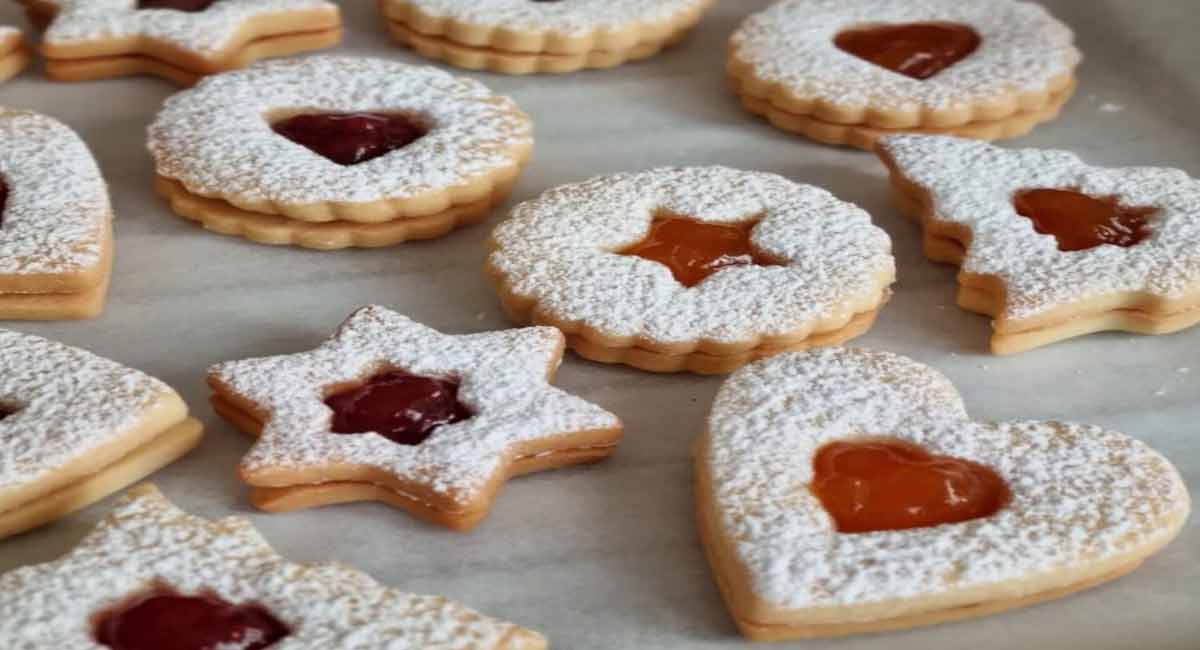 biscuits sucrés fourrés à la confiture