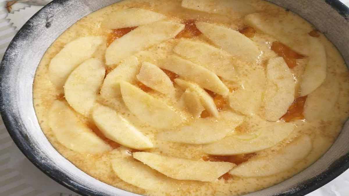 Gâteau aux pommes et confiture