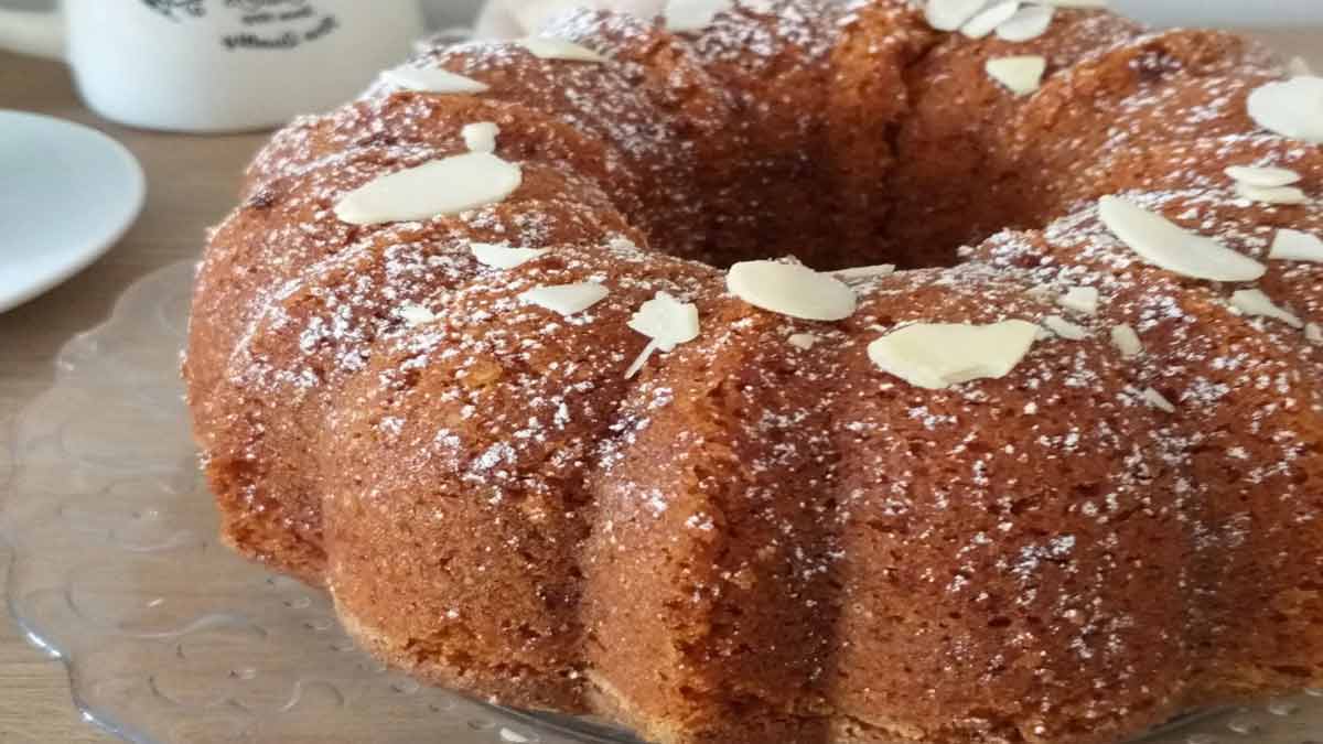 Gâteau moelleux au yaourt et au miel