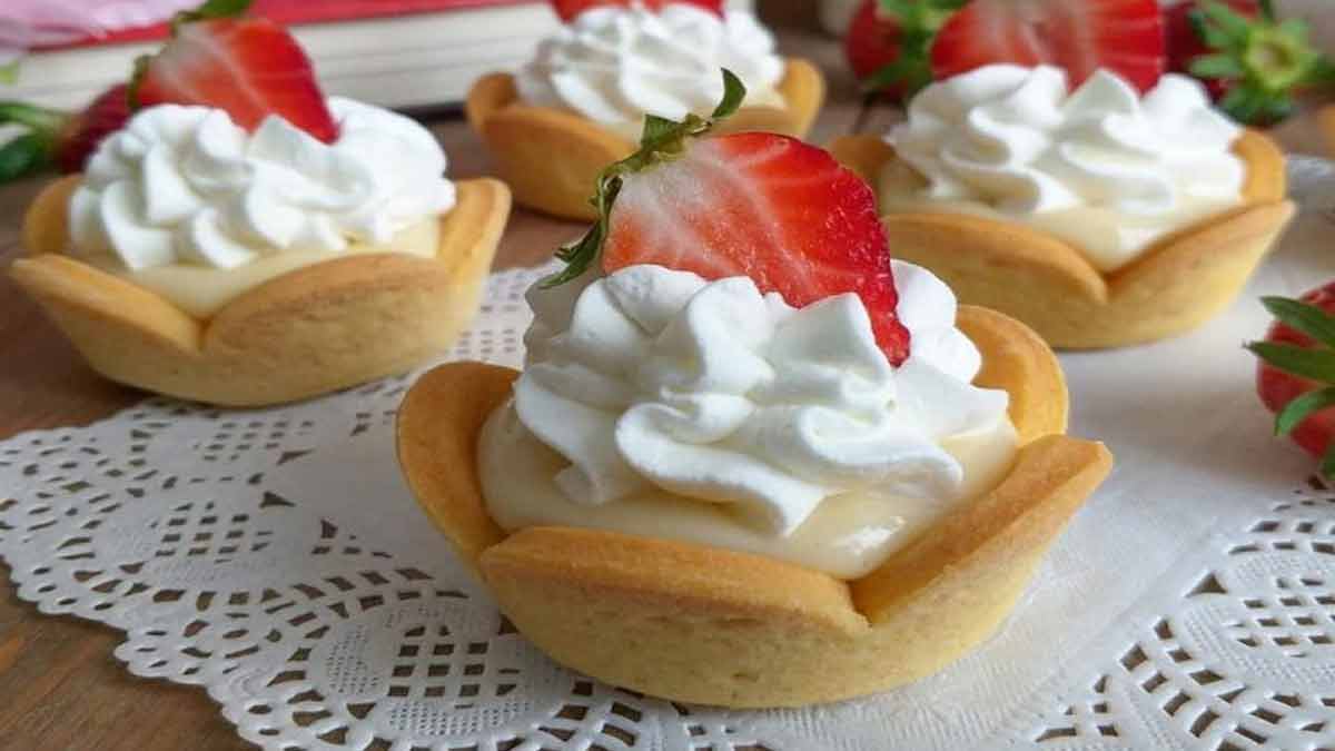 Paniers à la crème et aux fraises