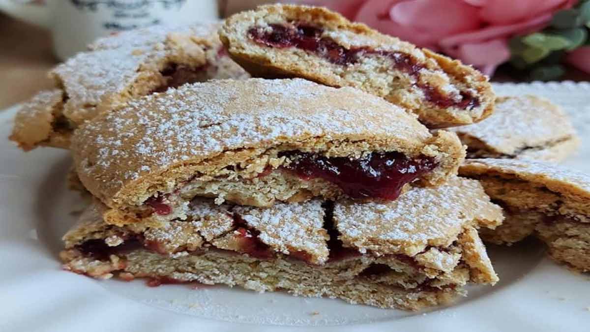 Biscuits fourrés à la confiture de cerises