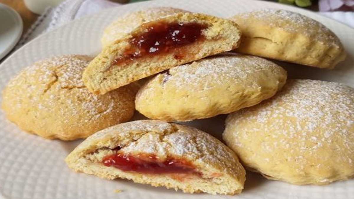 Biscuits fourrés à la confiture de pêche