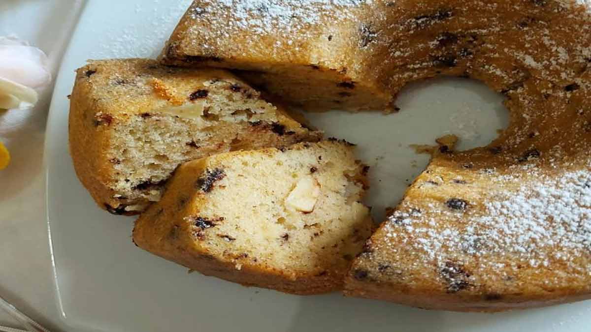 Gâteau sucré au chocolat et poires