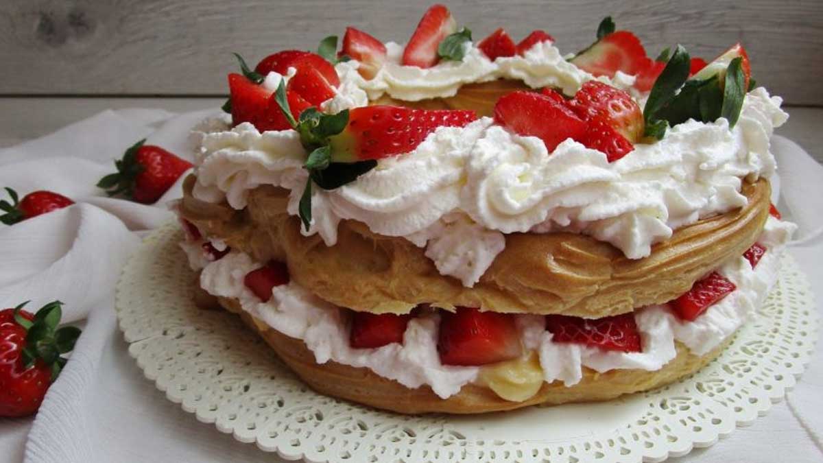 Paris-brest à la crème anglaise et aux fraises