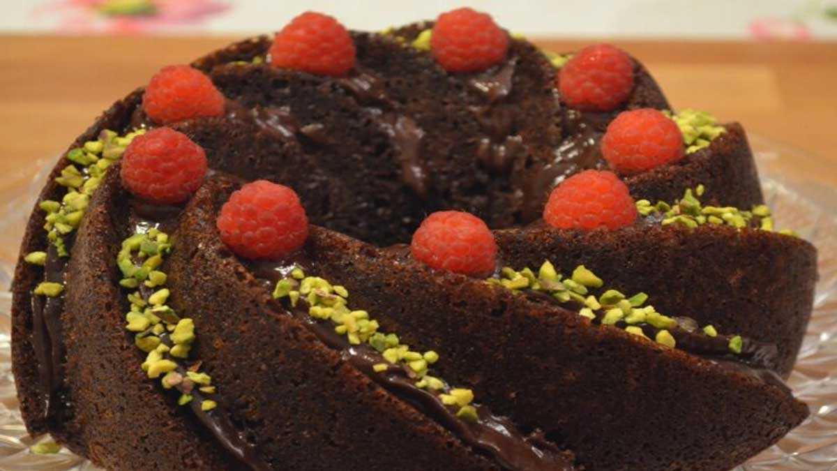 Gâteau moelleux au chocolat et aux framboises