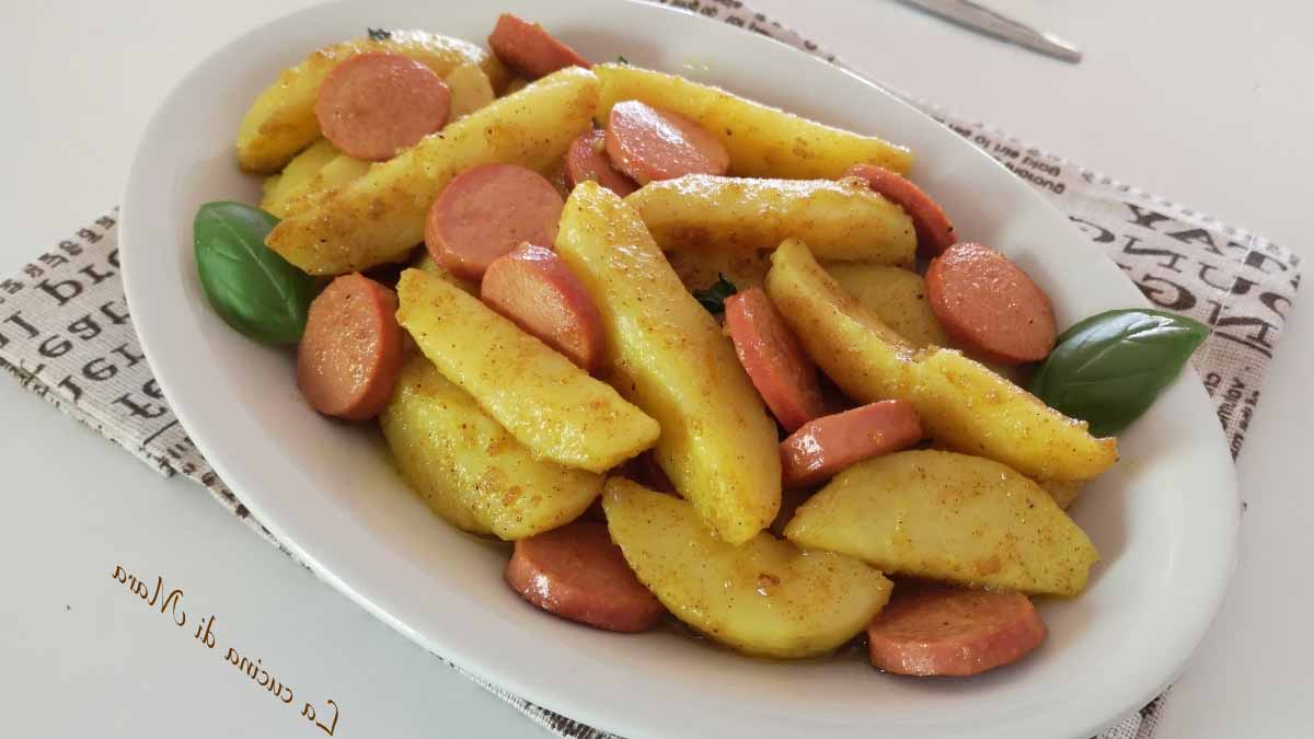 Pommes de terre aux saucisses et au curry, très savoureux et inratable