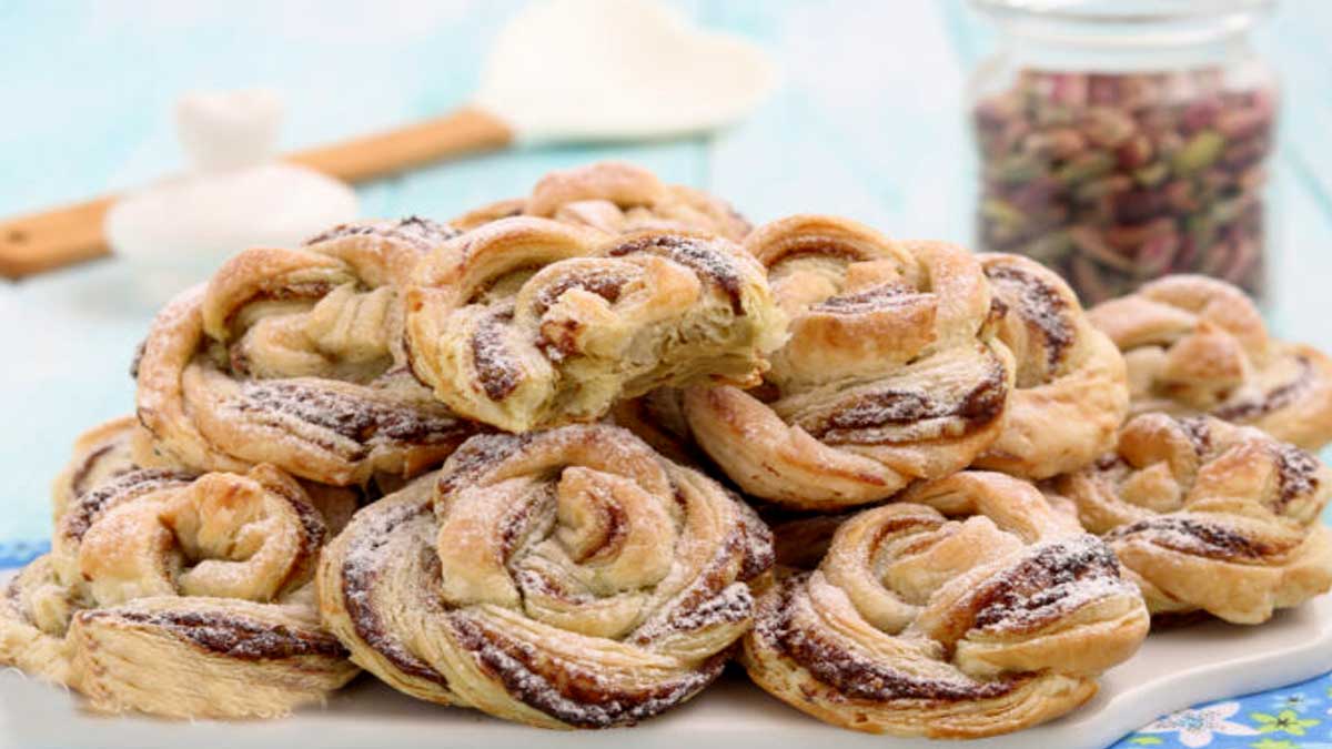 Rouleaux de pâtes feuilletées à la crème de pistache