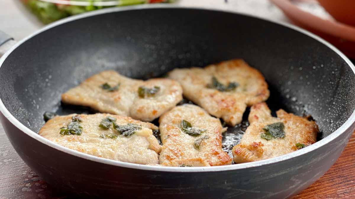 Escalopes de dinde au beurre et à la sauge