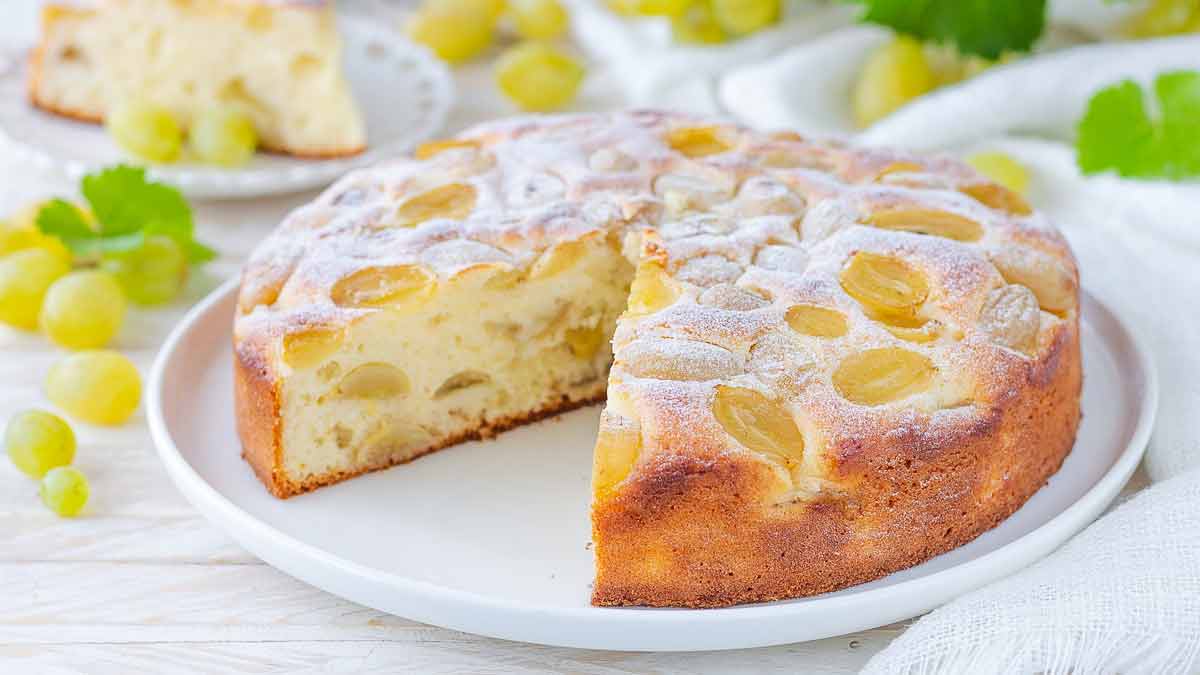 Gâteau moelleux aux raisins blancs