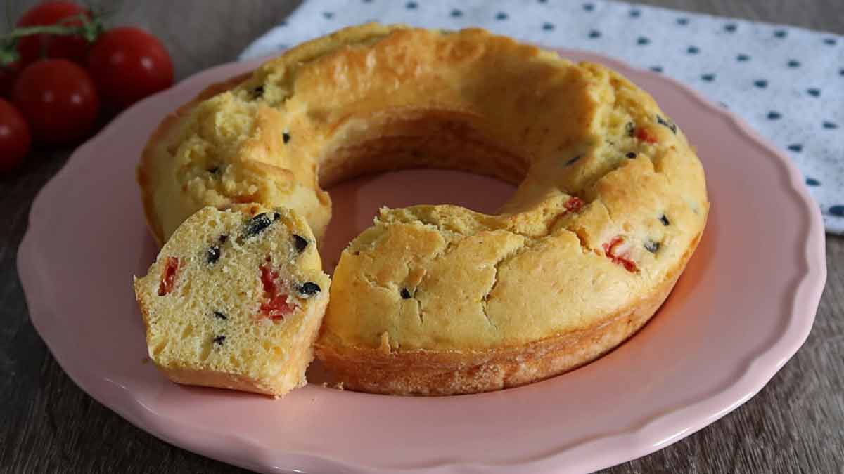 Gâteau salé aux olives et tomates cerises