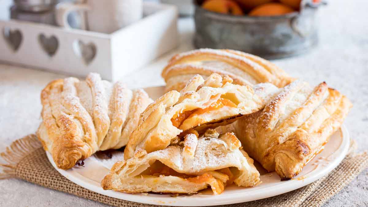 Pâtes feuilletées à la confiture d’abricot