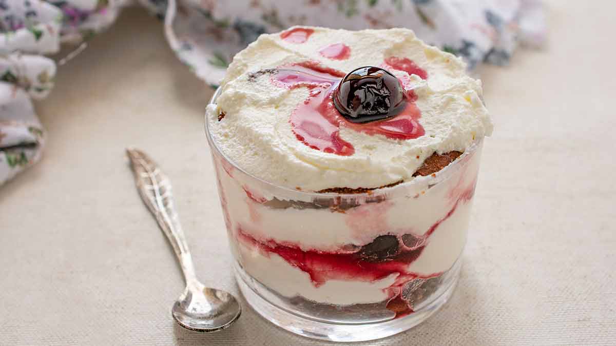 Tiramisu à la ricotta et cerises aigres douces