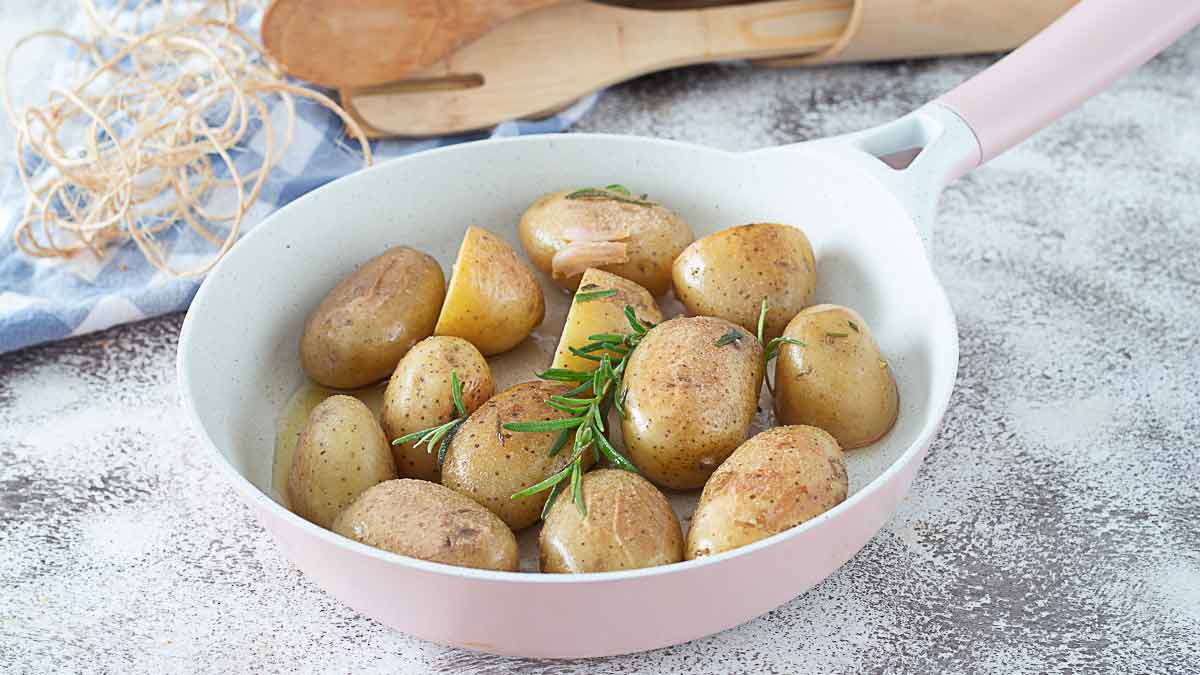 pommes de terre nouvelles rôties à la poêle