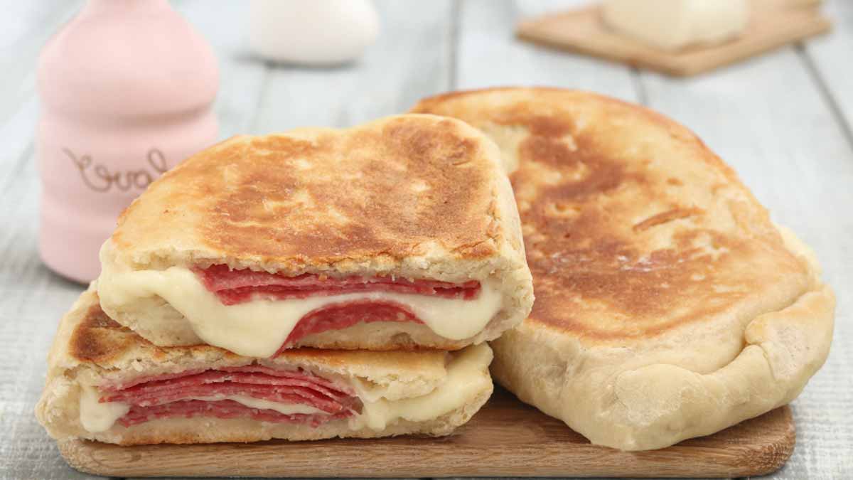 Calzones au salami cuits à la poêle