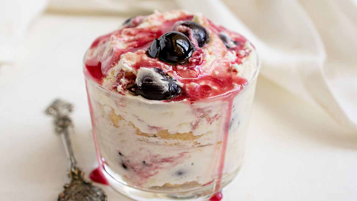 Tiramisu au chocolat blanc et cerises noires