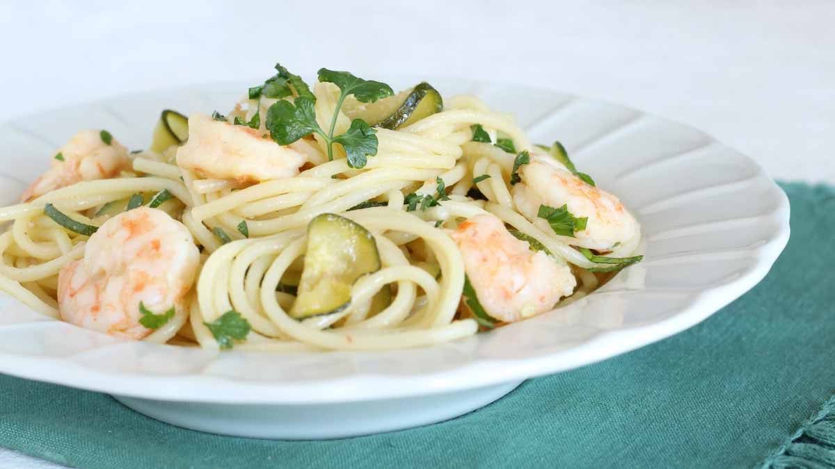 Spaghettis aux crevettes et courgettes