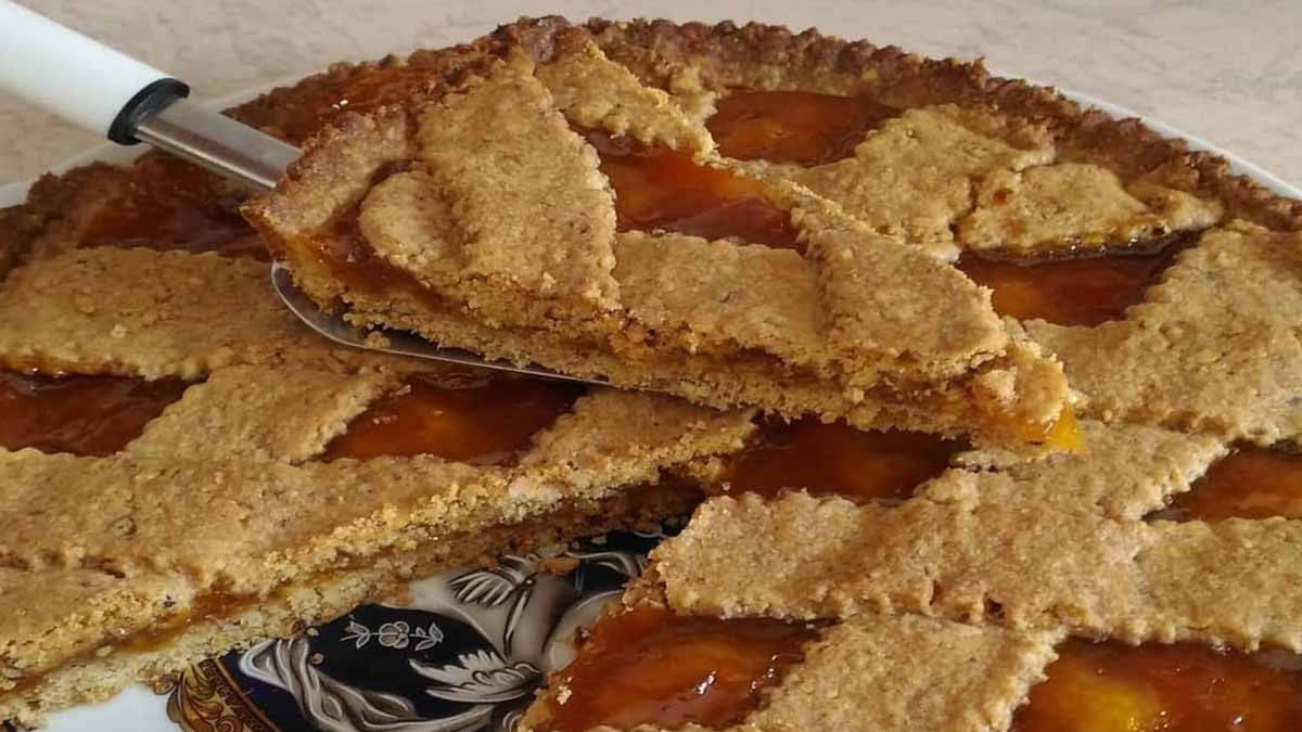 tarte à la farine de céréales fourrée à la confiture