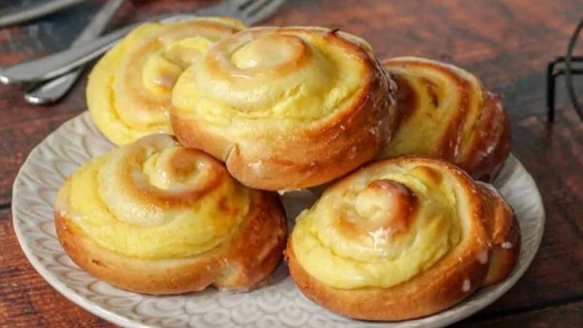 Brioches moelleuses à la crème pâtissière