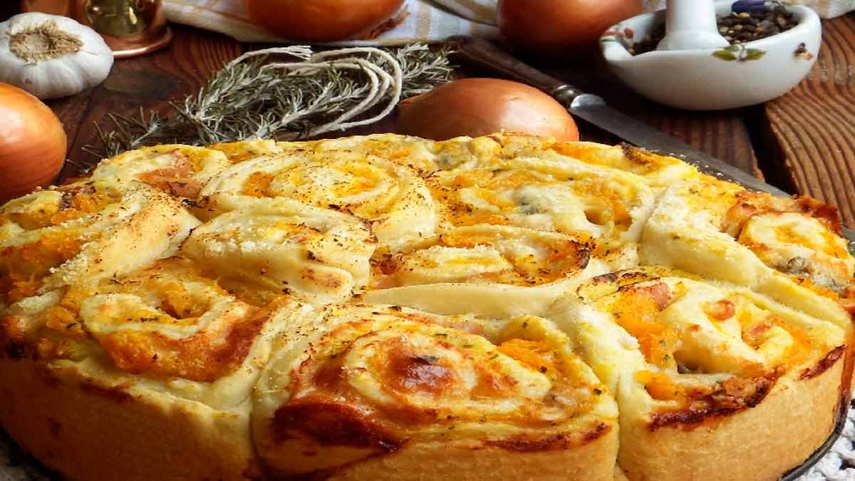 Gâteau à la rose salée avec citrouille et jambon