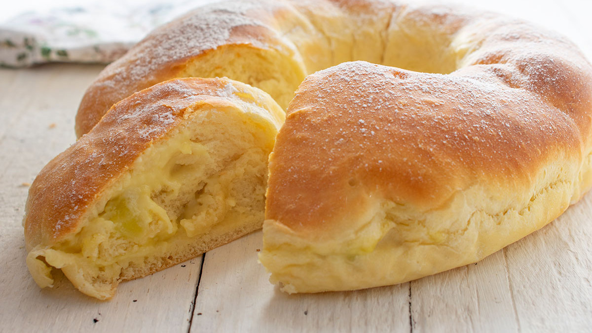 gâteau brioché aux pommes et crème anglaise