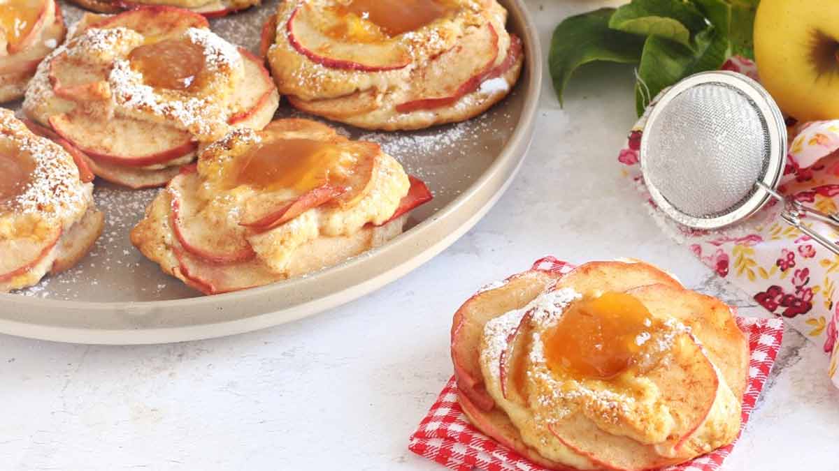 Biscuits roses aux pommes et confiture