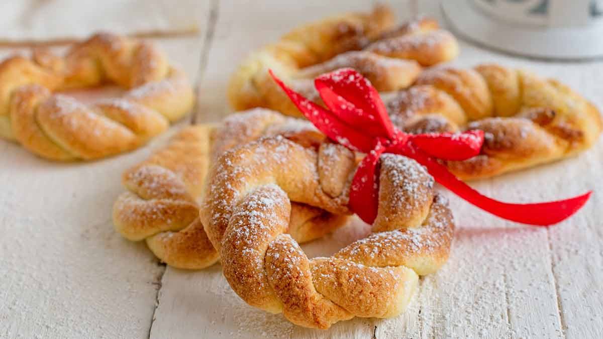 Fameux biscuits à accrocher au sapin de Noël