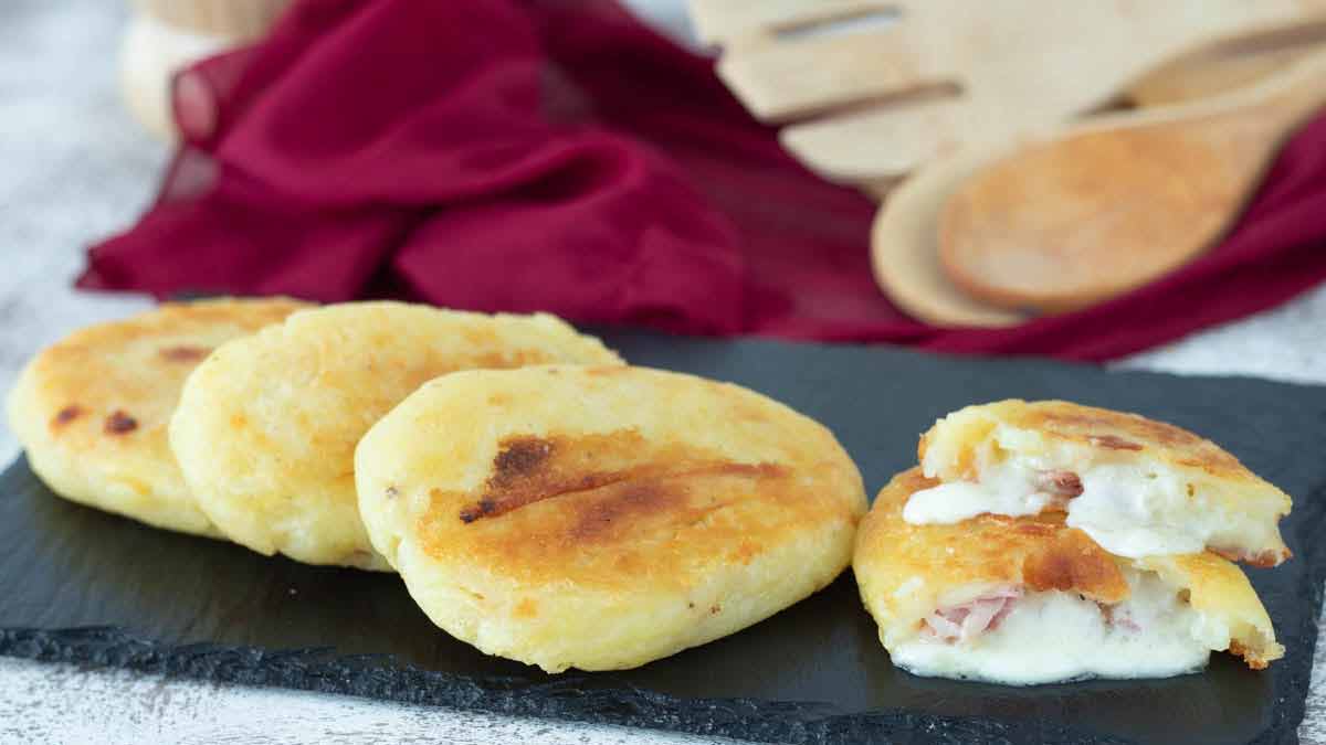 Muffins de pommes de terre farcis au jambon