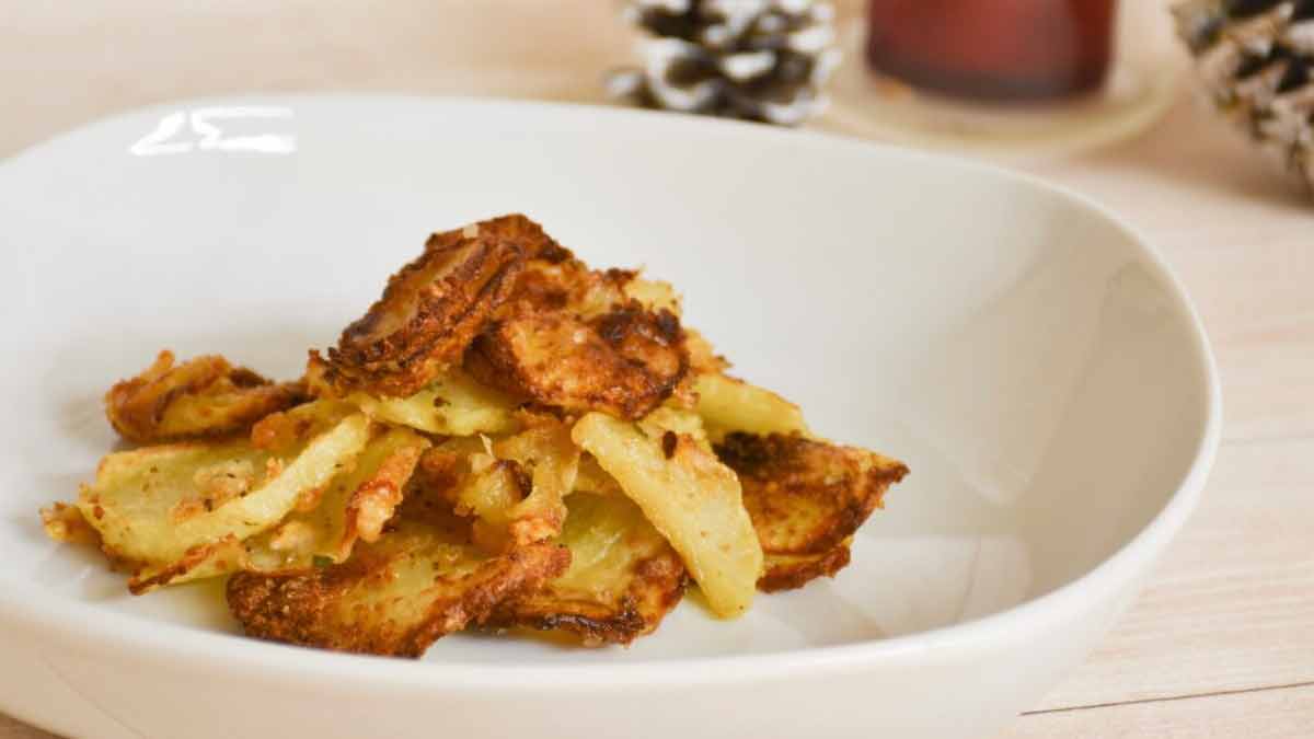 Des chips de pommes de terre au fromage, croustillants et savoureux