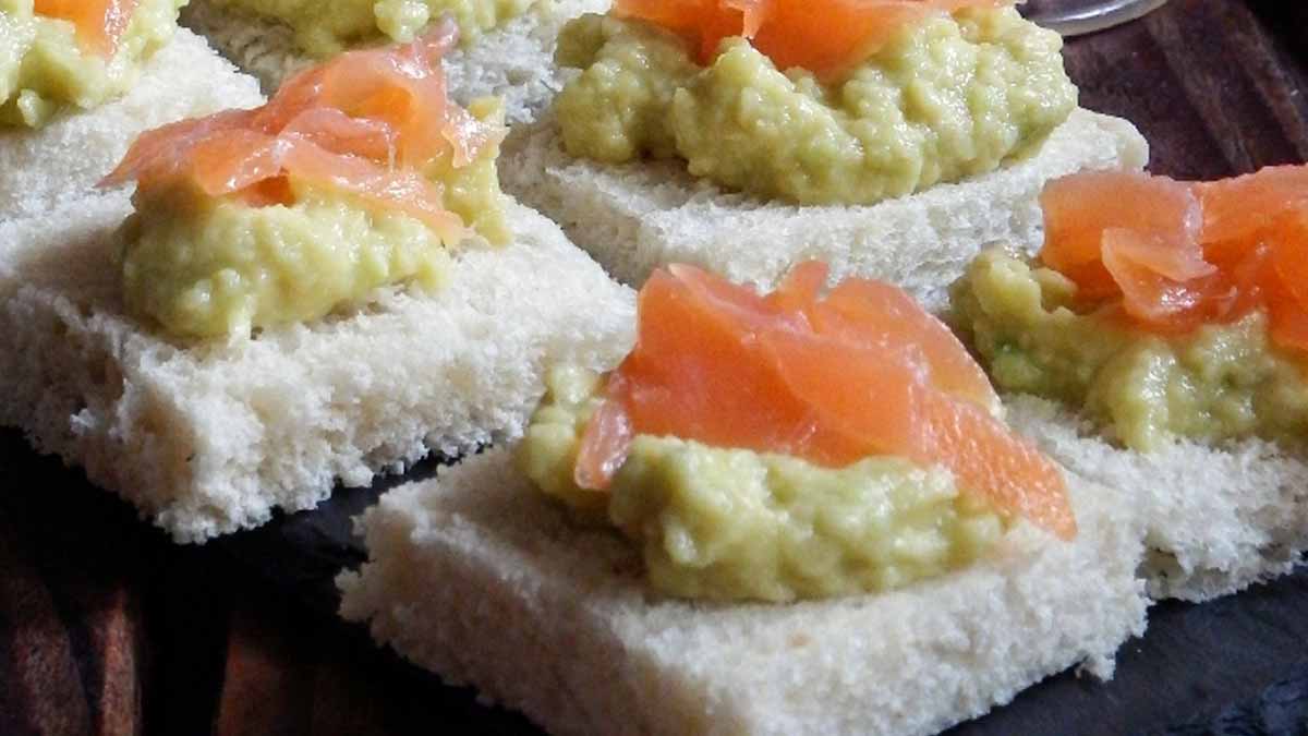 canapés au saumon et avocat