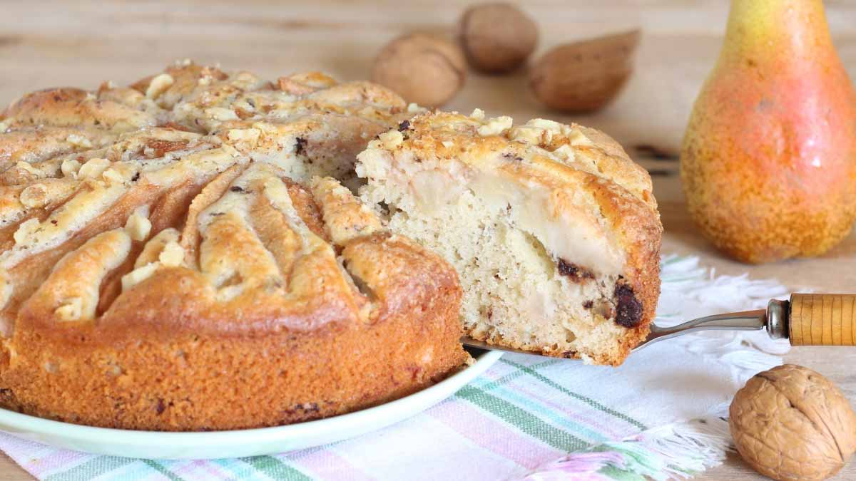 Une tarte à la poire et aux pépites de chocolat exceptionnelle pour terminer la semaine en beauté