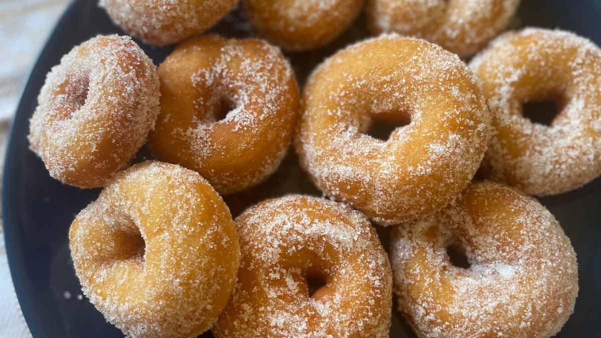 beignets sucrés parfumés à la cannelle