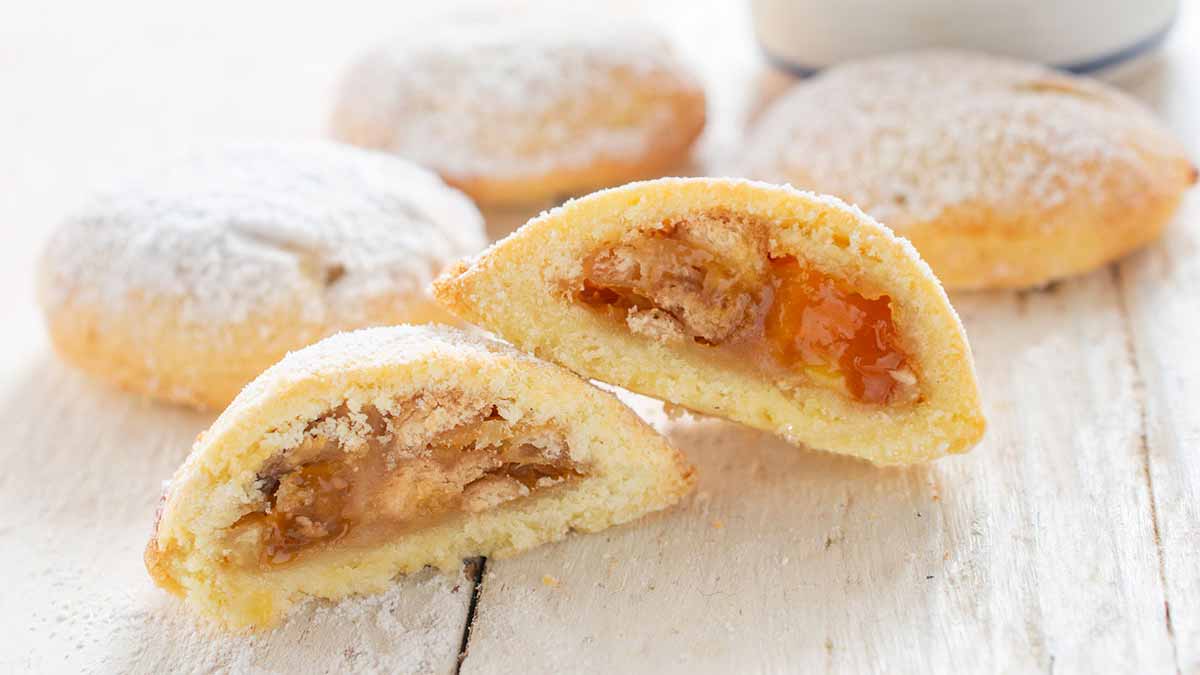 biscuits type strudel fourrés aux pommes et à la confiture